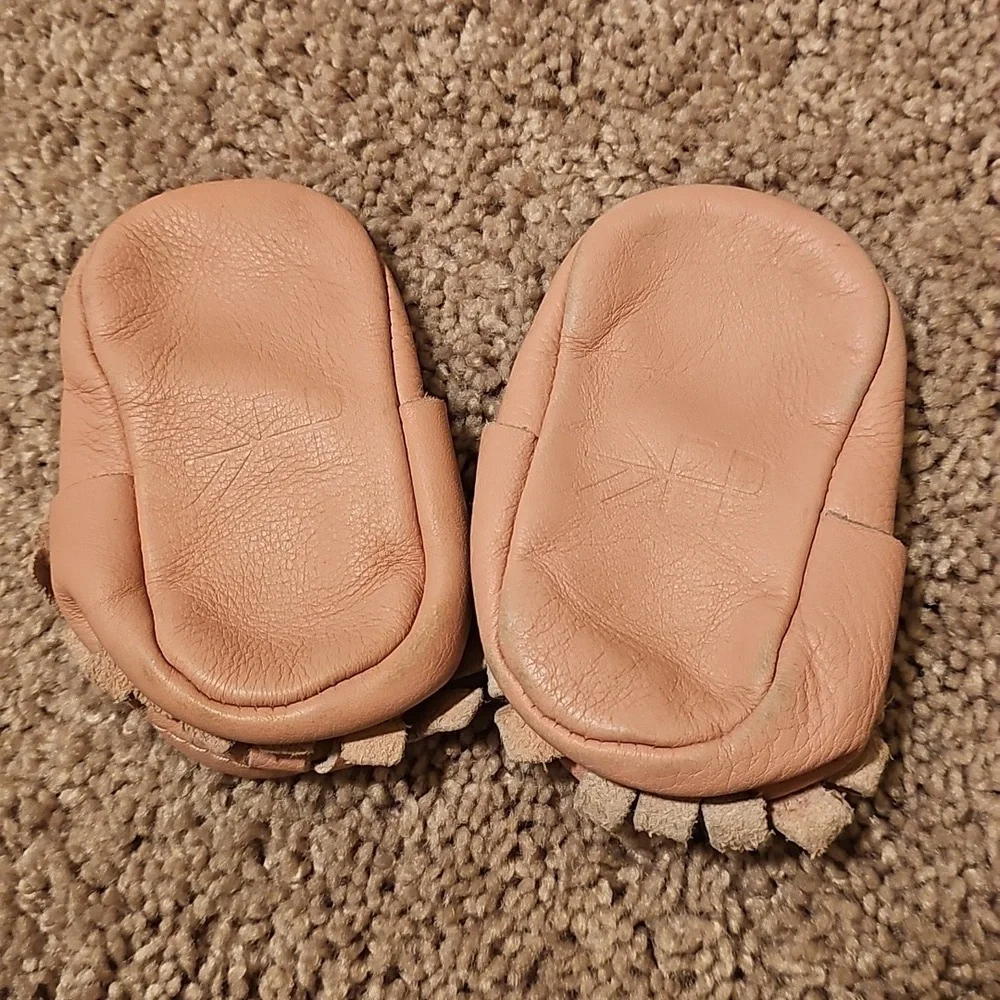 Freshly Picked Blush Classic Soft Sole Leather Fringe Moccasin Infant Size 3 *k7